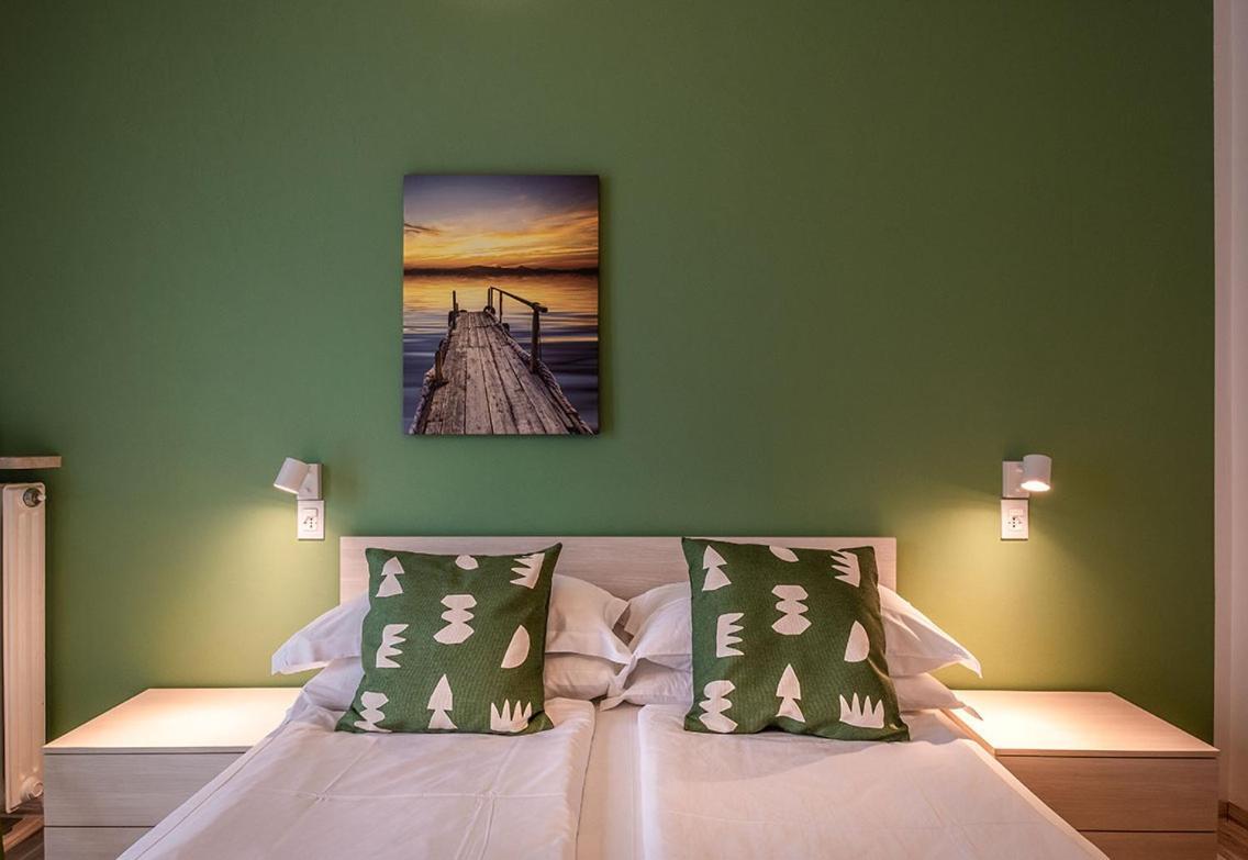 Lake View With Aircon - 5 Minutes From The Beach! เบรนโซเน ซูล การ์ดา ภายนอก รูปภาพ