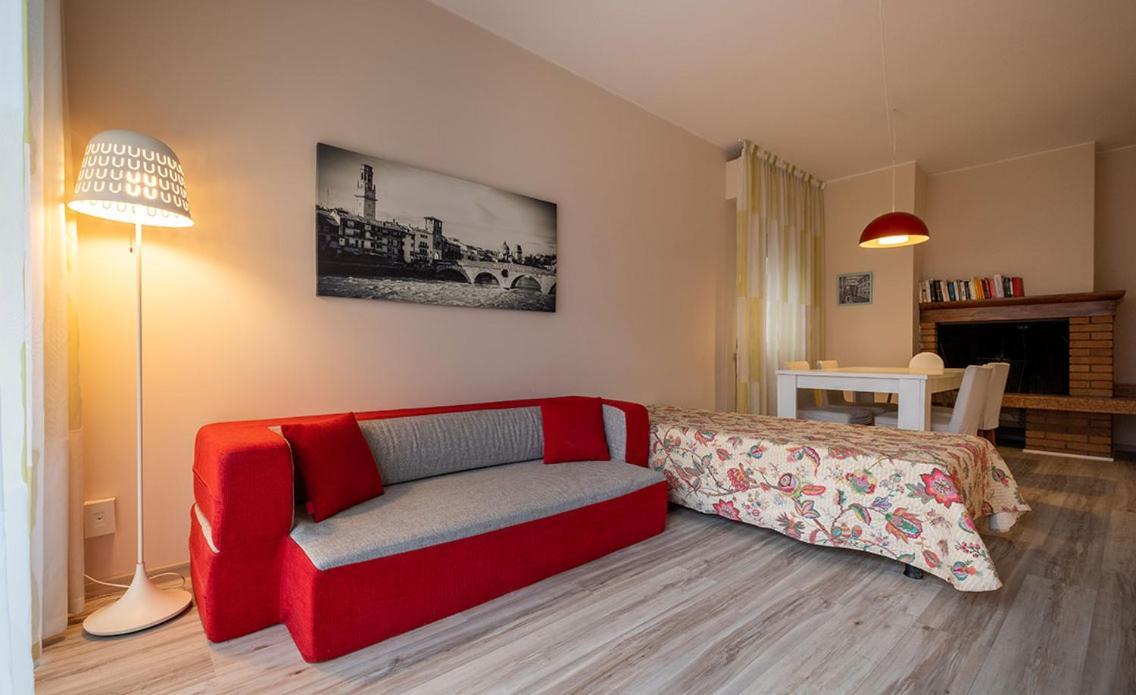 Lake View With Aircon - 5 Minutes From The Beach! เบรนโซเน ซูล การ์ดา ภายนอก รูปภาพ