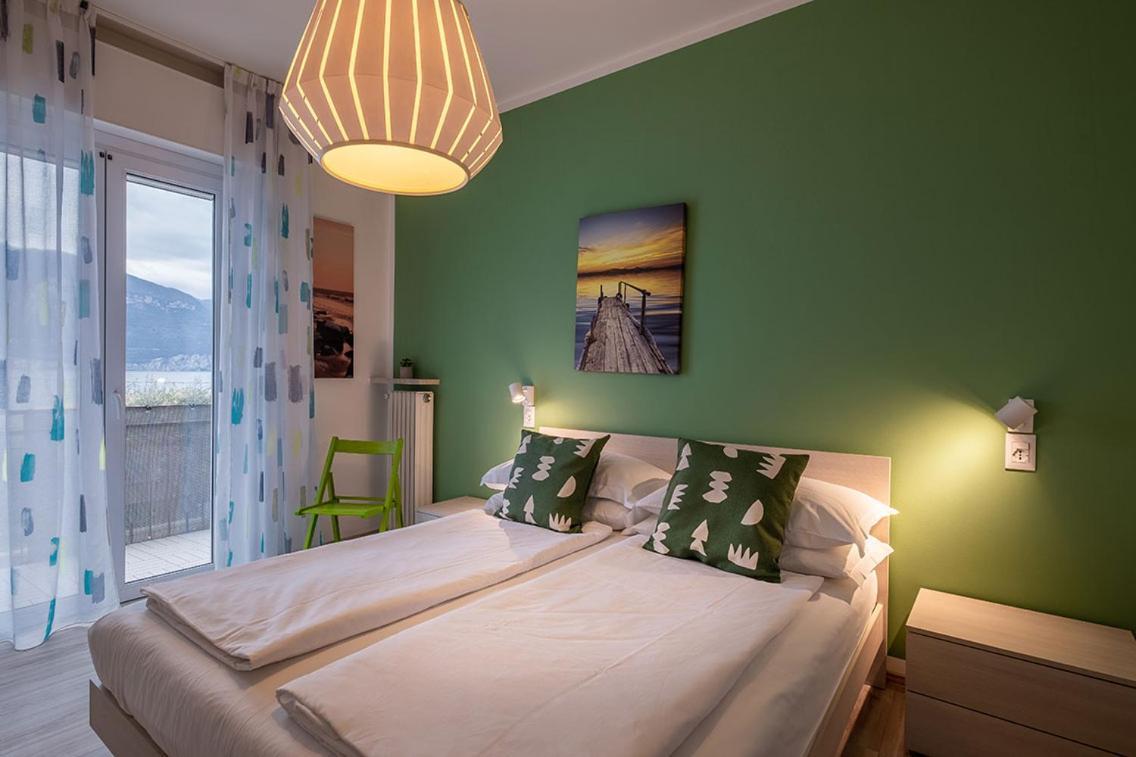Lake View With Aircon - 5 Minutes From The Beach! เบรนโซเน ซูล การ์ดา ภายนอก รูปภาพ